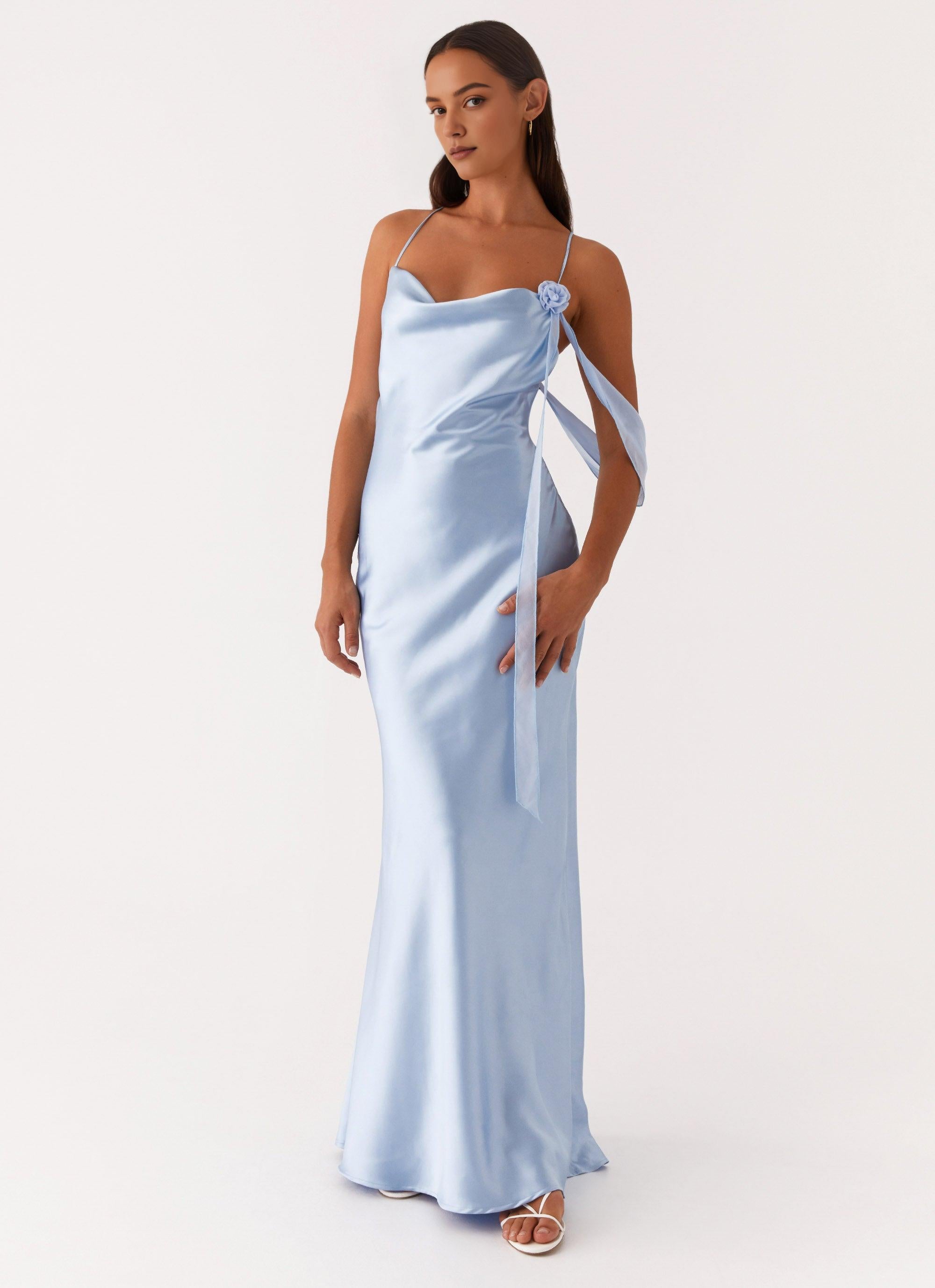 Robe longue Weitese à bretelles spaghetti, sans manches, en satin bleu, dos nu, avec ornements floraux